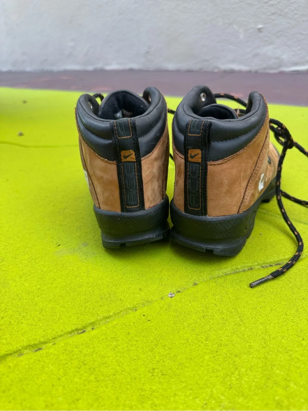 Vintage Nike ACG Brown Nubuck Hiking Boots Trail Shoes Youth 4.5Y Y2k 2000s